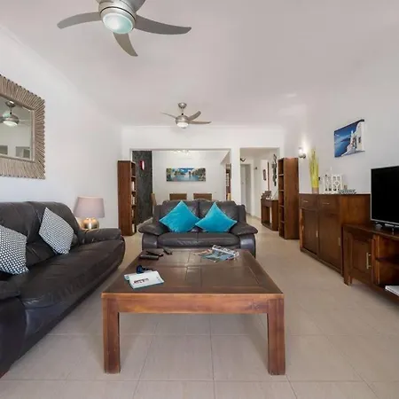 Keira Villa *